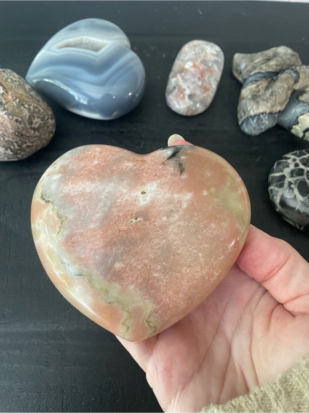 Large polished crystal, heart and peach calcite - Picture 5 of 10
